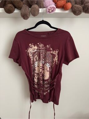 Vintage GUESS ECO Y2K Lace-Up Rhinestone Graphic Tee – Burgundy – Size L